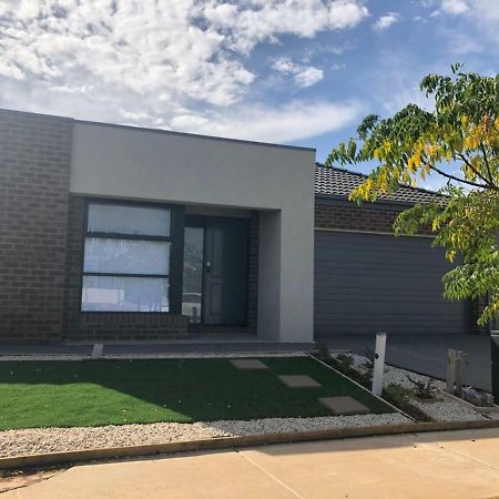 Apple House Tarneit North Appartement Buitenkant foto